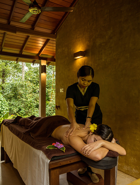 Spa treatment at Aarogya Luxury Spa in Aarunya Nature Resort
