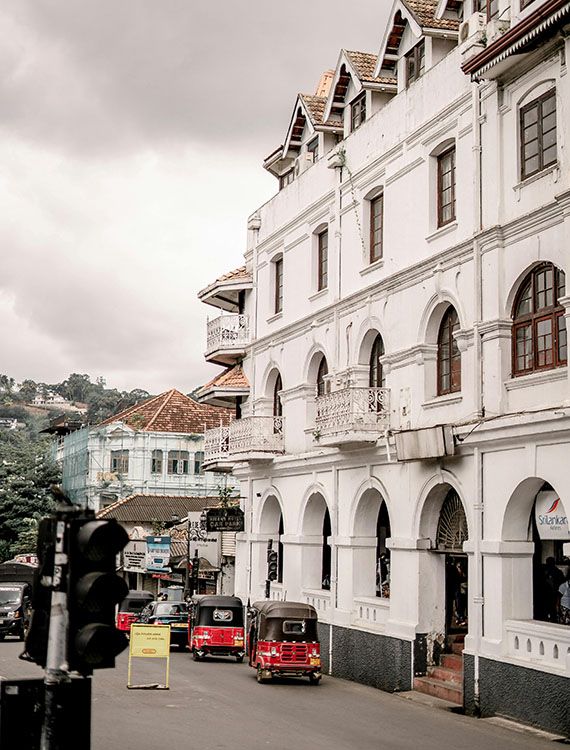 Facade of the Queens Hotel in Kandy