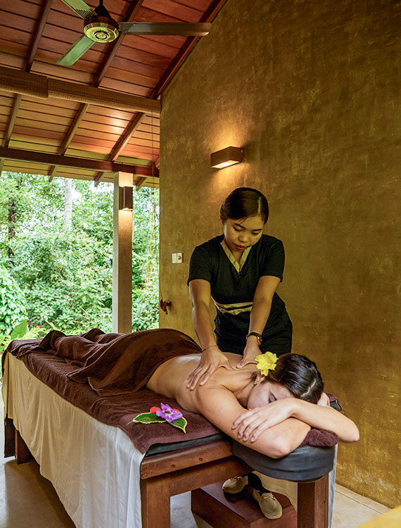 Spa treatment at Aarogya Luxury Spa in Aarunya Nature Resort