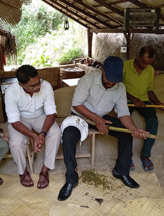 Cinnamon peeling session at Aarunya Estate