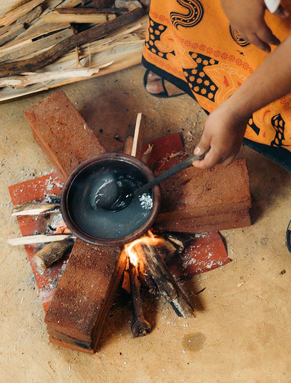 Heating the fresh kithul sap at Aarunya Nature Resort