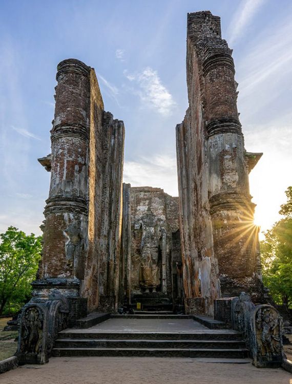 Front view of Sri Lankathilake Temple