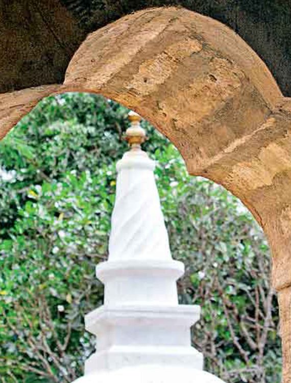 Buddha stupa at Galmaduwa Viharaya in Kandy 